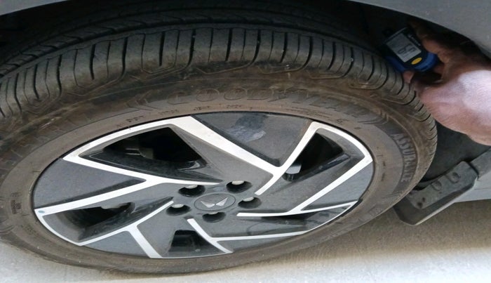 2024 Mahindra XUV 3XO AX7L 1.2 Petrol AT, Petrol, Automatic, 4,005 km, tyre