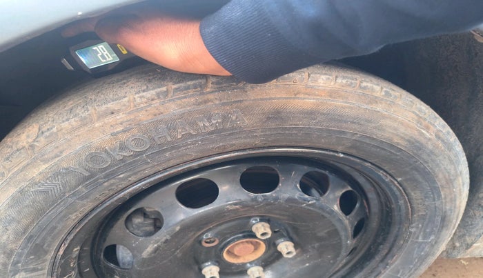 2012 Volkswagen Jetta HIGHLINE TDI AT, Diesel, Automatic, 1,21,328 km, tyre