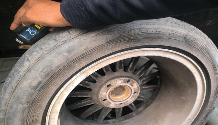 2012 Volkswagen Jetta HIGHLINE TDI AT, Diesel, Automatic, 1,21,328 km, tyre