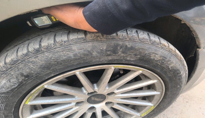 2012 Volkswagen Jetta HIGHLINE TDI AT, Diesel, Automatic, 1,21,328 km, tyre