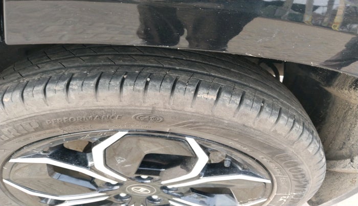 2025 Tata Curvv Creative Plus S 1.2 Petrol 6MT, Petrol, Manual, 19,600 km, tyre