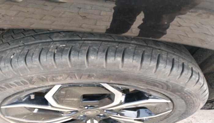 2025 Tata Curvv Creative Plus S 1.2 Petrol 6MT, Petrol, Manual, 19,600 km, tyre