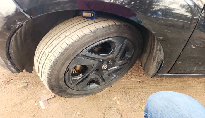 2023 Tata ALTROZ XT PETROL DARK EDITION, Petrol, Manual, 74,406 km, tyre