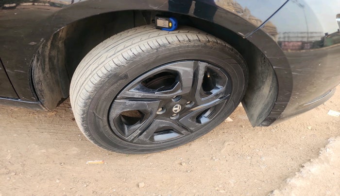 2023 Tata ALTROZ XT PETROL DARK EDITION, Petrol, Manual, 74,406 km, tyre