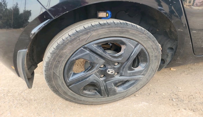 2023 Tata ALTROZ XT PETROL DARK EDITION, Petrol, Manual, 74,406 km, tyre