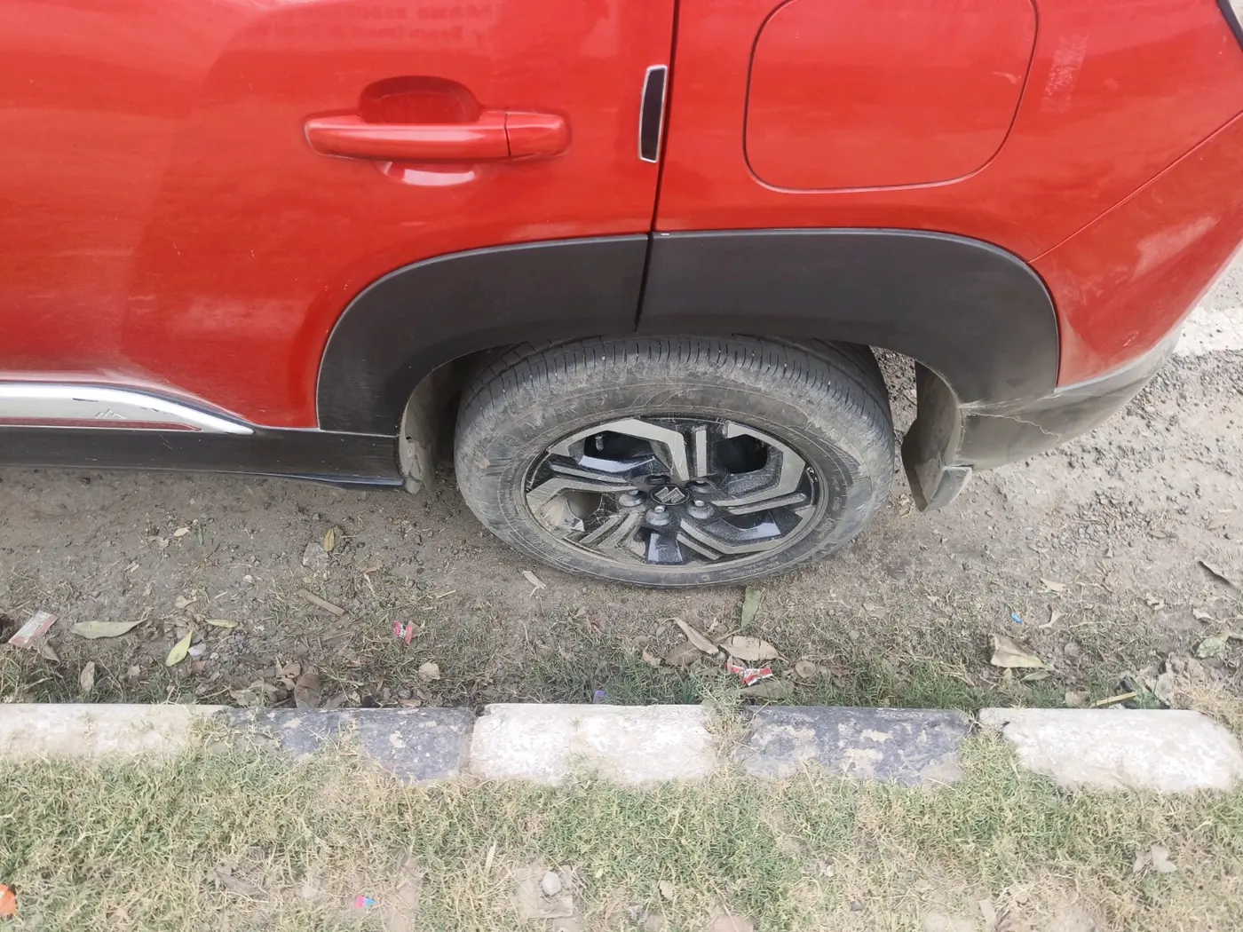 2022 Maruti BREZZA ZXI + SMART HYBRID, Petrol, Manual, 17,040 km, tyre