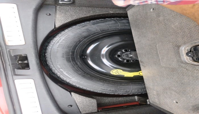 2015 Landrover Range Rover 4.4 SDV8 VOGUE SE, Diesel, Automatic, 69,101 km, tyre