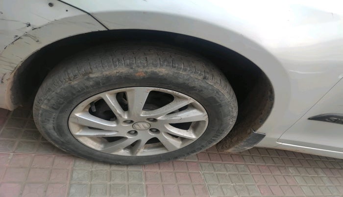 2013 Maruti Swift ZDI, Diesel, Manual, 1,49,098 km, tyre