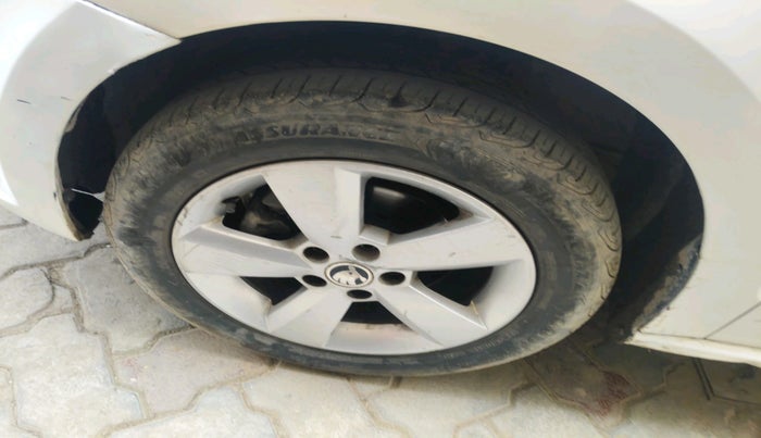 2016 Skoda Rapid AMBITION 1.5 TDI, Diesel, Manual, 1,21,214 km, tyre