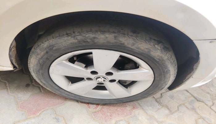 2016 Skoda Rapid AMBITION 1.5 TDI, Diesel, Manual, 1,21,214 km, tyre