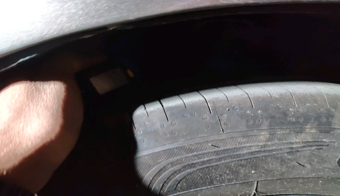 2011 Honda Accord 2.4L I-VTEC MT, Petrol, Manual, 1,00,251 km, tyre