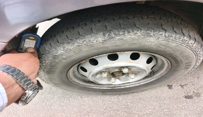 2014 Hyundai Eon ERA +, Petrol, Manual, 82,444 km, tyre