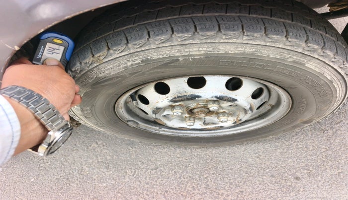 2014 Hyundai Eon ERA +, Petrol, Manual, 82,444 km, tyre