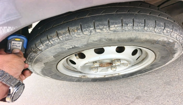 2014 Hyundai Eon ERA +, Petrol, Manual, 82,444 km, tyre