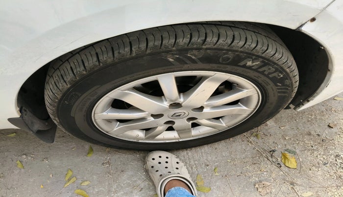 2013 Renault Fluence 1.5 E4, Diesel, Manual, 1,59,823 km, tyre