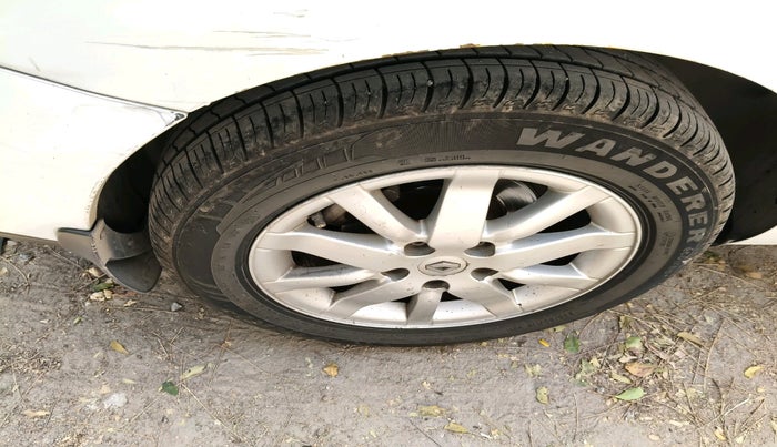 2013 Renault Fluence 1.5 E4, Diesel, Manual, 1,59,823 km, tyre