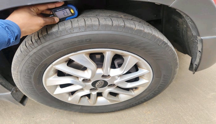 2016 Mahindra Kuv100 K8 6 STR, Petrol, Manual, 39,146 km, tyre