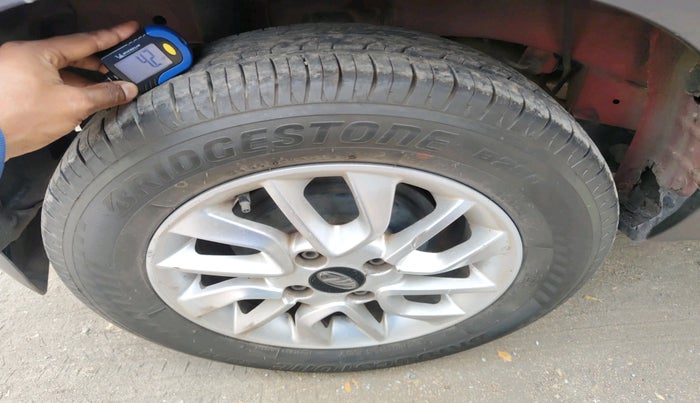 2016 Mahindra Kuv100 K8 6 STR, Petrol, Manual, 39,146 km, tyre