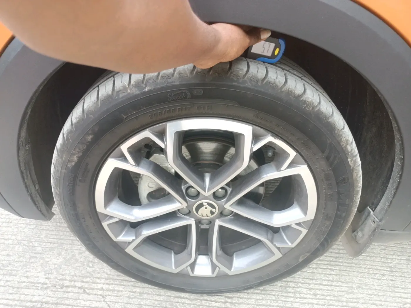 2023 Skoda KUSHAQ STYLE 1.0L TSI AT, Petrol, Automatic, 3,252 km, tyre