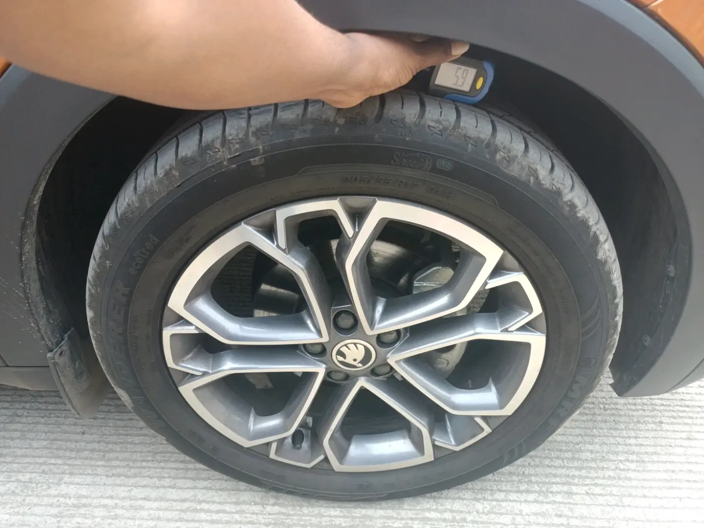 2023 Skoda KUSHAQ STYLE 1.0L TSI AT, Petrol, Automatic, 3,252 km, tyre