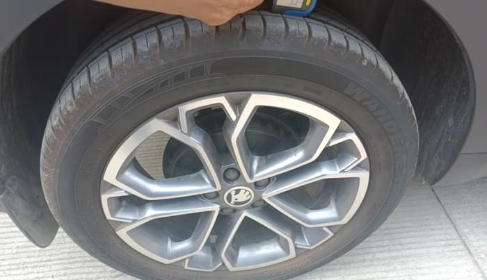 2023 Skoda KUSHAQ STYLE 1.0L TSI AT, Petrol, Automatic, 3,252 km, tyre