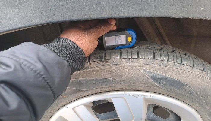 2016 Renault Kwid RXT 0.8, Petrol, Manual, 54,555 km, tyre