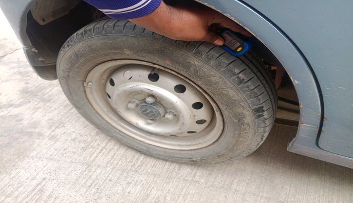 2014 Maruti Wagon R 1.0 LXI, Petrol, Manual, 66,401 km, tyre