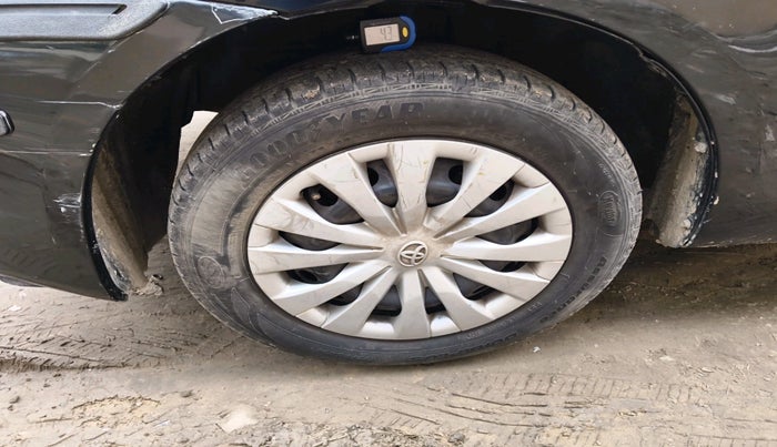 2011 Toyota Etios Liva G, Petrol, Manual, 87,637 km, tyre