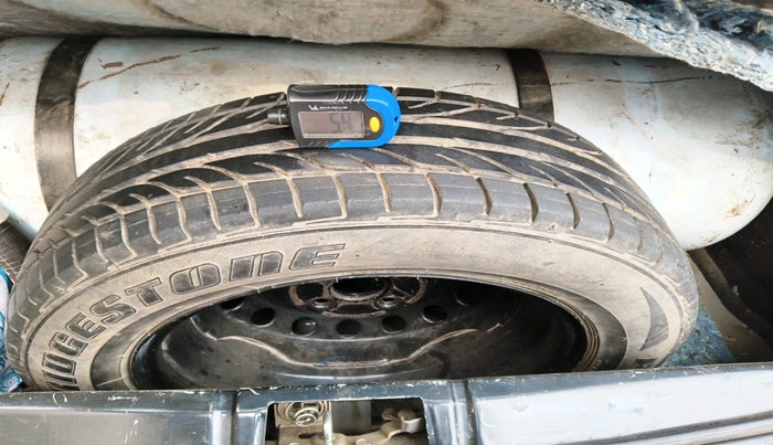 2011 Toyota Etios Liva G, Petrol, Manual, 87,637 km, tyre