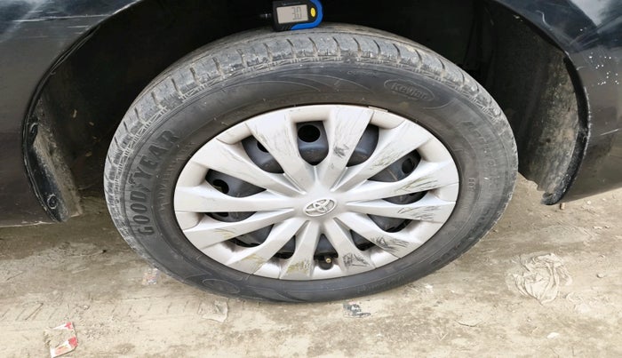 2011 Toyota Etios Liva G, Petrol, Manual, 87,637 km, tyre