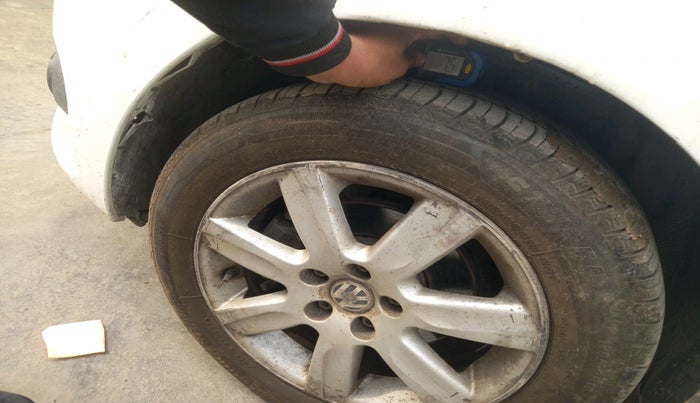 2011 Volkswagen Vento HIGHLINE 1.6 MPI, Petrol, Manual, 95,692 km, tyre