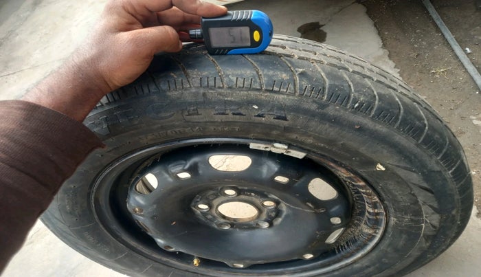 2011 Volkswagen Vento HIGHLINE 1.6 MPI, Petrol, Manual, 95,692 km, tyre