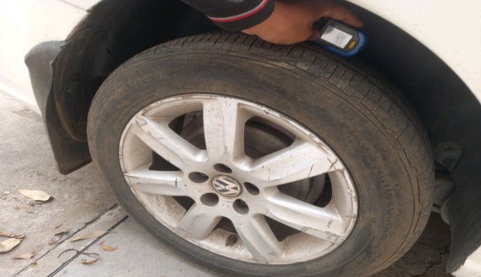 2011 Volkswagen Vento HIGHLINE 1.6 MPI, Petrol, Manual, 95,692 km, tyre