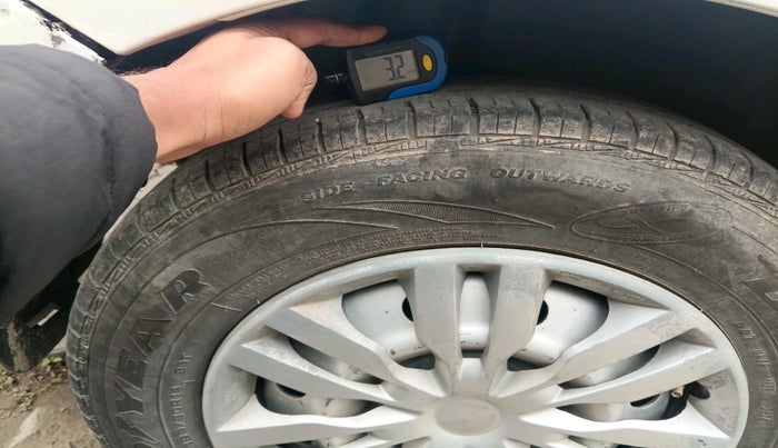 2020 Maruti Swift Dzire TOUR S-CNG, Petrol, Manual, 1,39,828 km, tyre