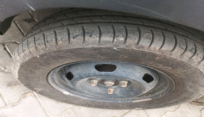 2018 Renault Kwid RXT 1.0 (O), Petrol, Manual, 84,696 km, tyre