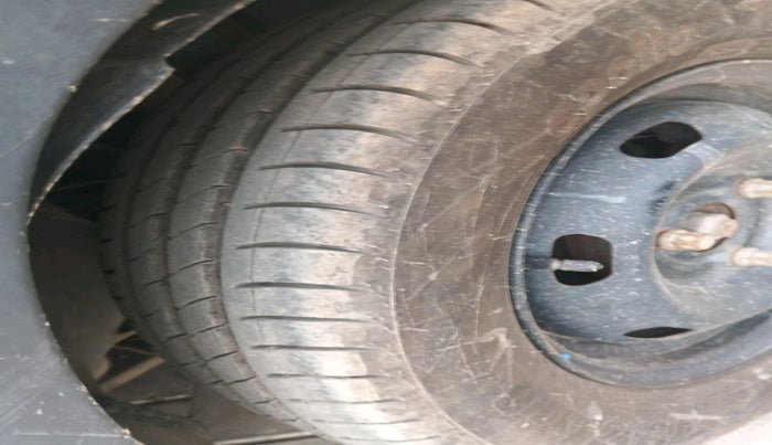 2018 Renault Kwid RXT 1.0 (O), Petrol, Manual, 84,696 km, tyre