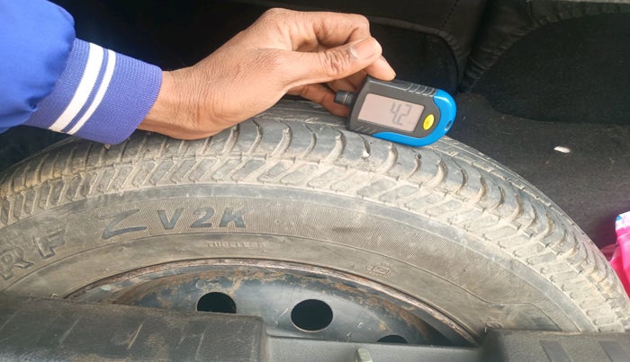 2017 Maruti Swift LXI, Petrol, Manual, 1,32,430 km, tyre