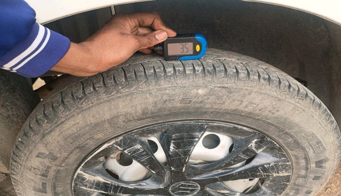 2017 Maruti Swift LXI, Petrol, Manual, 1,32,430 km, tyre