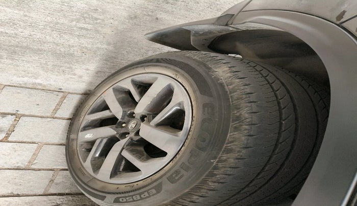 2021 Tata Harrier XZA PLUS 2.0L DARK EDITION, Diesel, Automatic, 1,08,158 km, tyre