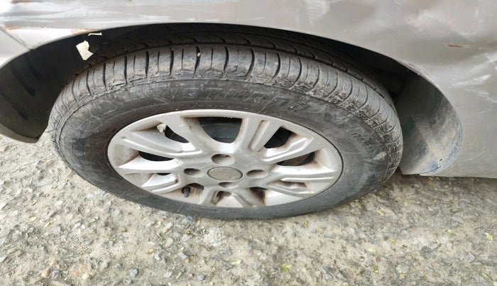 2016 Tata Tiago XZ PETROL, Petrol, Manual, 75,146 km, tyre