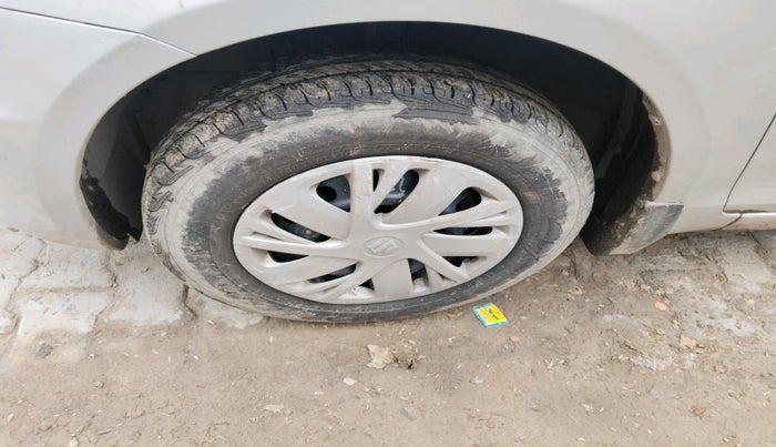 2015 Maruti Swift VXI, Petrol, Manual, 1,00,940 km, tyre