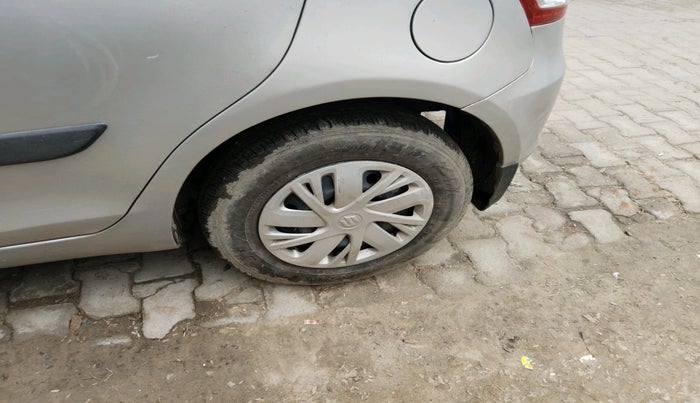 2015 Maruti Swift VXI, Petrol, Manual, 1,00,940 km, tyre