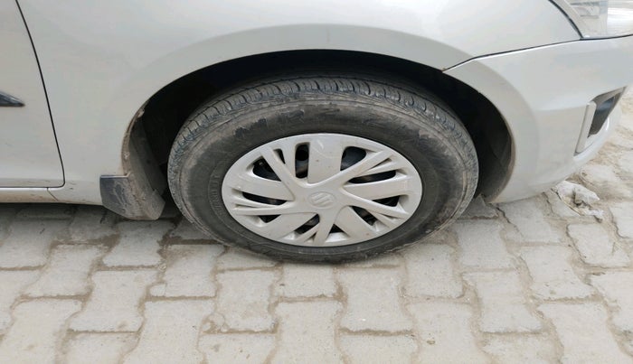2015 Maruti Swift VXI, Petrol, Manual, 1,00,940 km, tyre