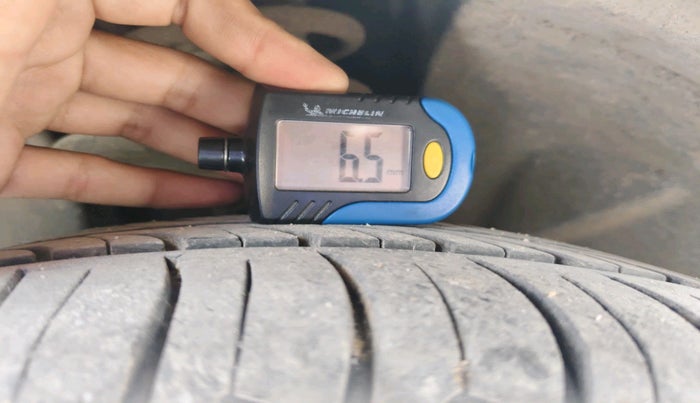 2015 Renault Lodgy 110 PS RXZ 7 STR, Diesel, Manual, 1,11,650 km, tyre