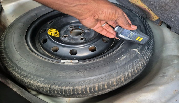 2015 Maruti Swift ZDI, Diesel, Manual, 80,826 km, tyre