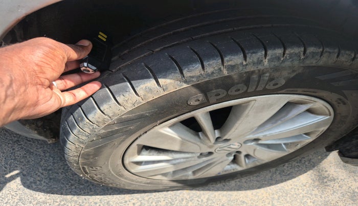 2015 Maruti Swift ZDI, Diesel, Manual, 80,826 km, tyre