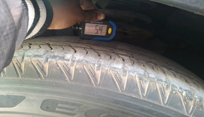 2025 Mahindra XUV700 AX7 Petrol MT 7 STR, Petrol, Manual, 14,151 km, tyre