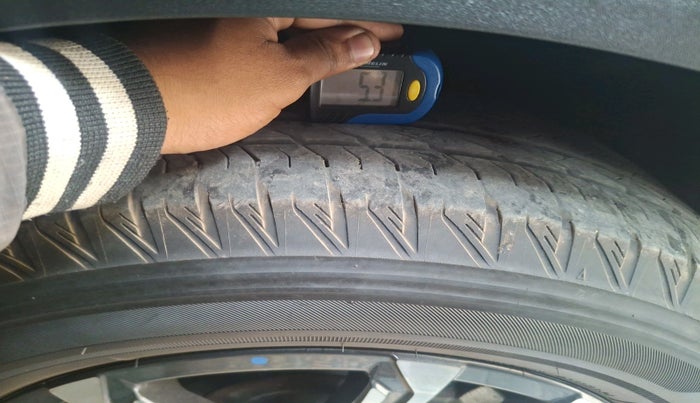 2025 Mahindra XUV700 AX7 Petrol MT 7 STR, Petrol, Manual, 14,151 km, tyre