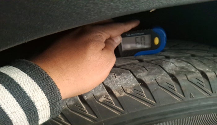 2025 Mahindra XUV700 AX7 Petrol MT 7 STR, Petrol, Manual, 14,151 km, tyre