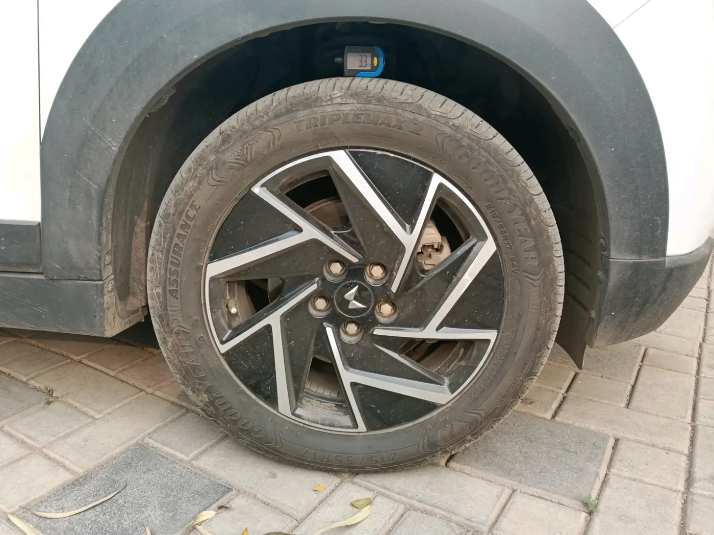 2024 Mahindra XUV 3XO AX7 1.2 TGDi, Petrol, Manual, 13,329 km, tyre
